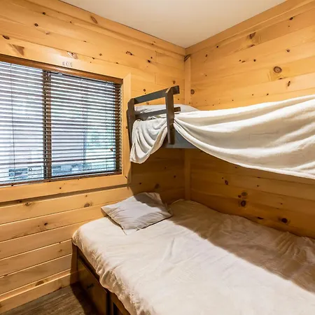 Rondout Valley Camping Resort Deluxe Park Model 11 Accord Room photo